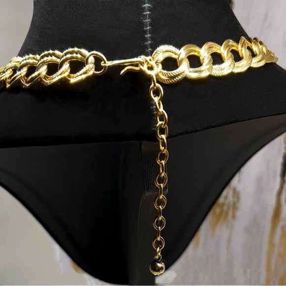 Polished Gold Finish Double Link Flat Curve Necklace - Picture 3 of 8